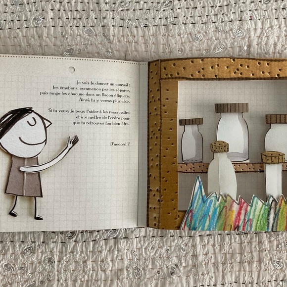 French hardcover pop-up book - Picture 4 of 4